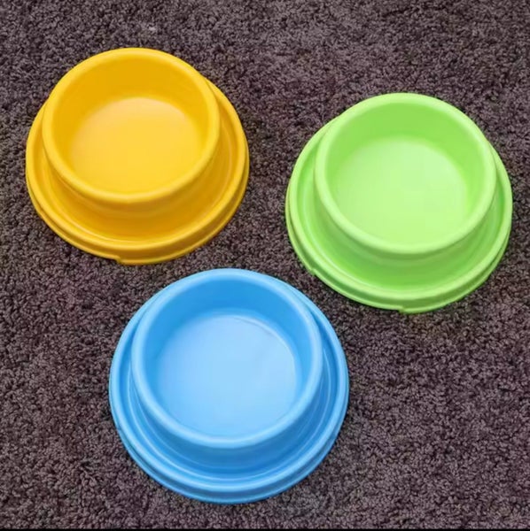 Anti-Ant Pet Food Bowl – Durable Plastic Spill-Proof – Green Carousel 1