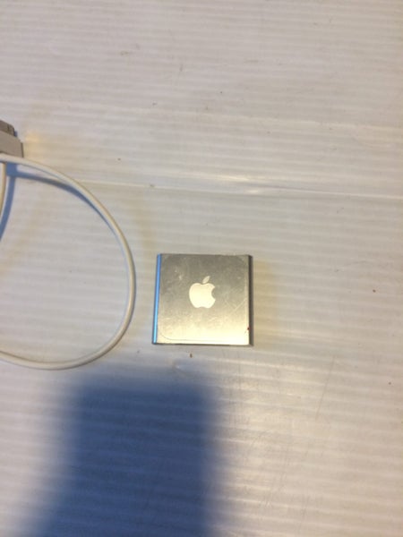 iPod nano 6th generation 16GB Silver Carousel 2