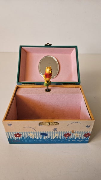 WINNIE THE POOH Music Box plays the Pooh Theme Song Carousel 1