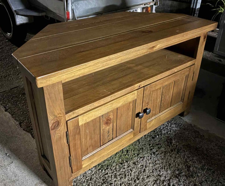 Corner tv cabinet Carousel 1
