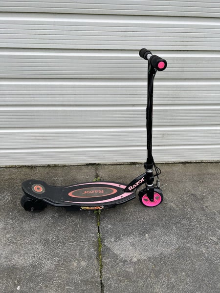 Razor E90 Electric Scooter Carousel 2