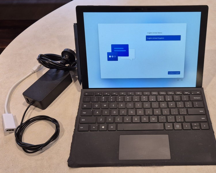Microsoft Surface Pro 6 - 12.3" i5-8350U 1.7GHz 256GB - 8GB RAM - Windows 11 Pro Carousel 1