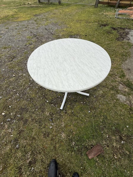 Indoor/Outdoor Round Table Carousel 2