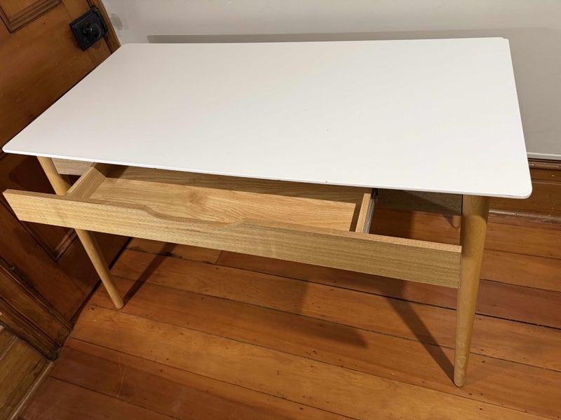 Workspace Haan Desk Carousel 2