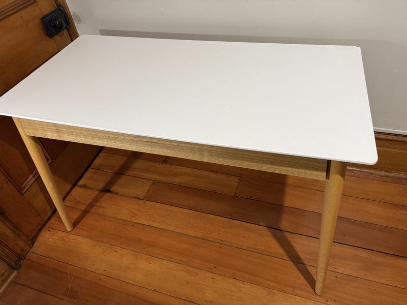 Workspace Haan Desk Carousel 1