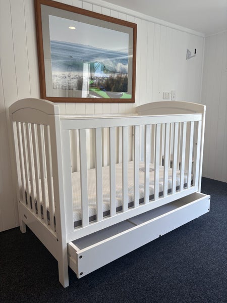 GROTIME 4-IN-1 COT, WHITE Carousel 2