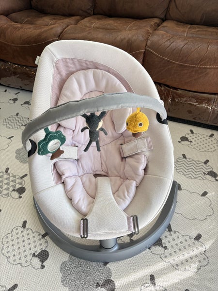 Nuna leaf grow pink color with toy bar Carousel 1