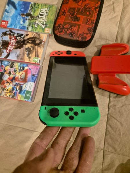Nintendo switch + 3 games and case Carousel 2