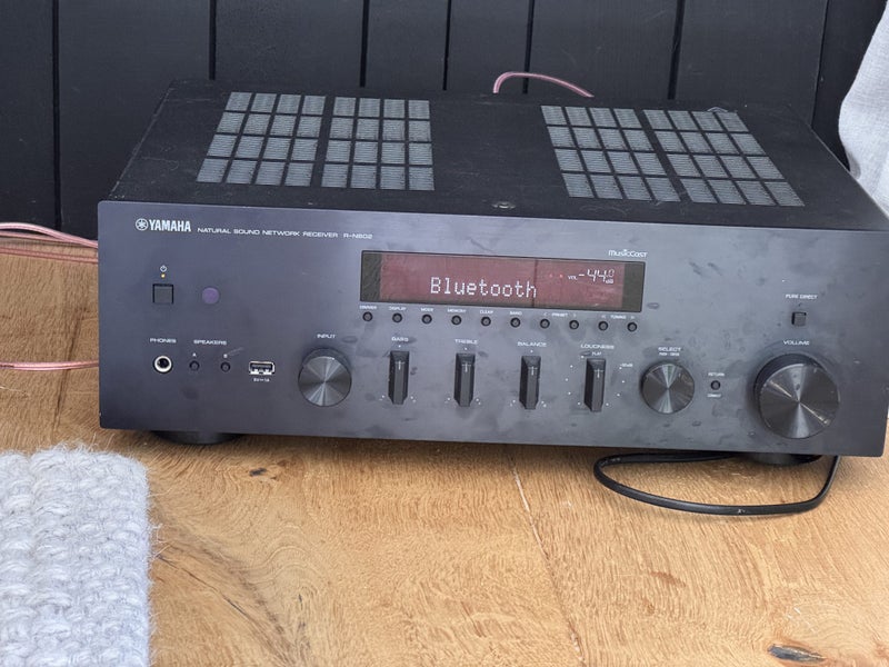 Yamaha R-N602 Network Receiver + Bowers & Wilkins 603 Floorstanding Speakers Carousel 1