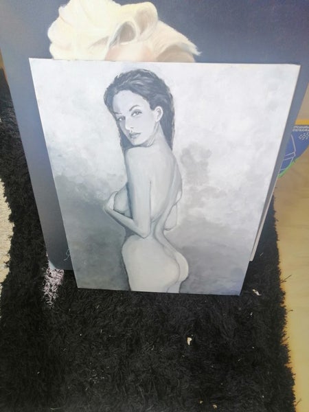 Nude art 7 only Carousel 1