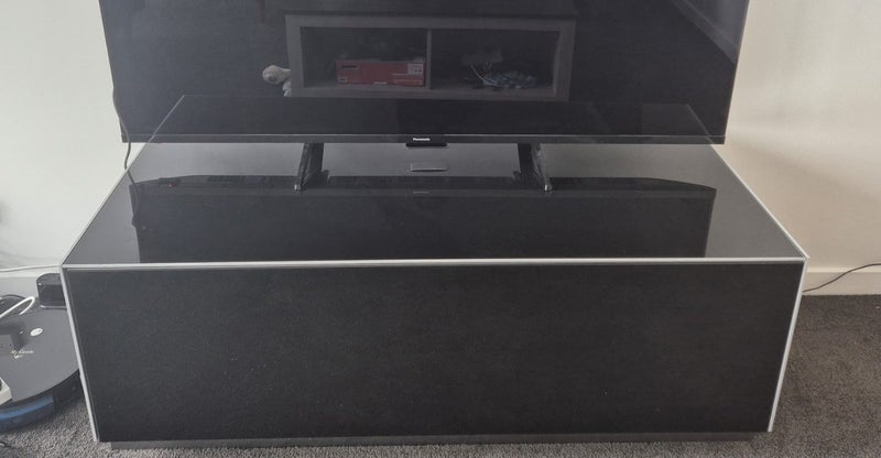 Sonorous TV stand & IR Repeater -great condition/pick up only Carousel 1