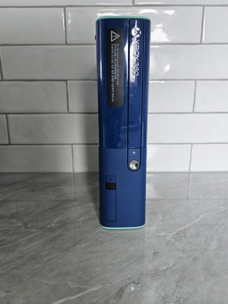 Xbox 360 E COD Special Edition Blue Carousel 2