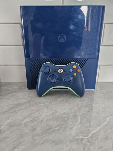 Xbox 360 E COD Special Edition Blue Carousel 1