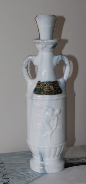+++ VINTAGE "BEAM'S CHOICE" MILK-GLASS BOTTLE +++ Carousel 2