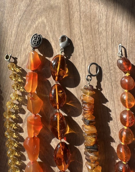 $1 reserve Lot of vintage jewellery. amber, Austrian citrine and carnelian. Carousel 20