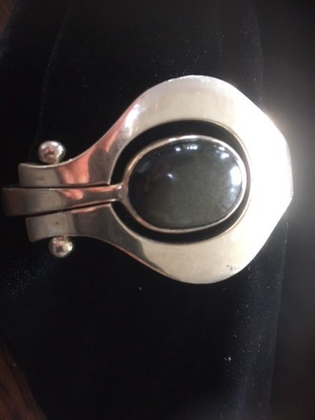 SOLID SILVER BANGLE/BRACLET. Carousel 1