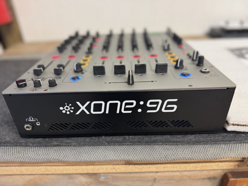 Xone 96 mixer Carousel 1