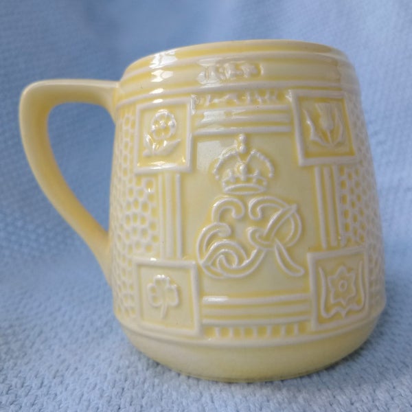 Elizabeth II Coronation Mug Carousel 2