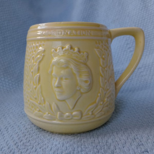 Elizabeth II Coronation Mug Carousel 1