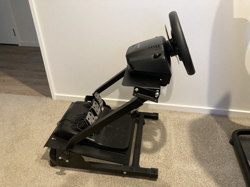 Logitech G29 and mounting frame Carousel 2