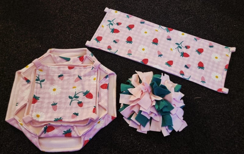 Premade (Ready to post) Rat Hammocks - Strawberries Carousel 1