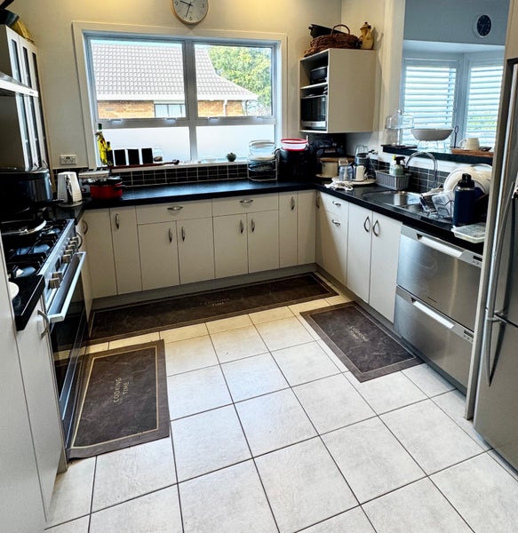 Full Kitchen Cabinets and Benchtop Carousel 1