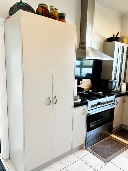 Full Kitchen Cabinets and Benchtop Carousel 10