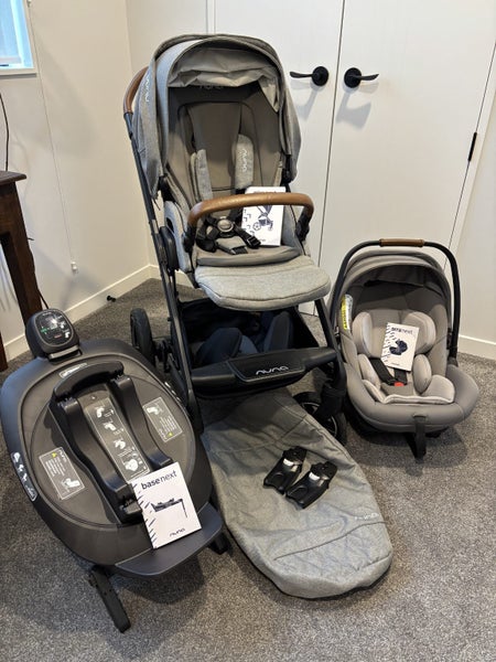Nuna Mixx stroller, Arra capsule and base with accessories Carousel 1