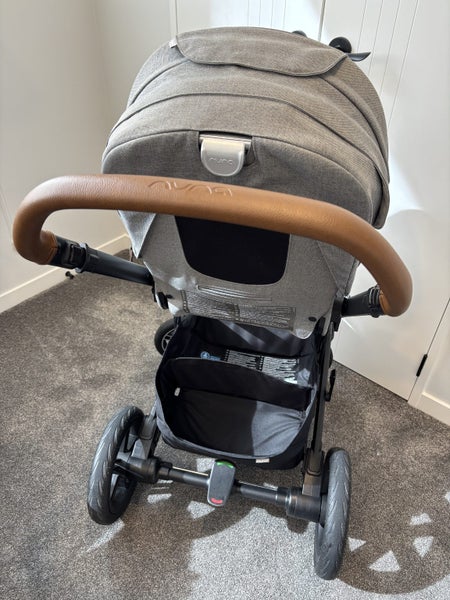 Nuna Mixx stroller, Arra capsule and base with accessories Carousel 11