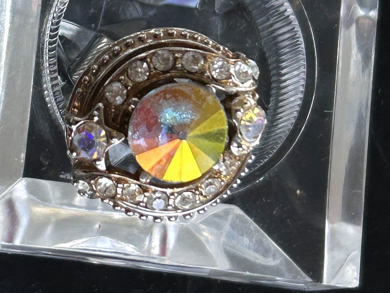 Vintage MC Cocktail Ring in Retro Lucite Ring Box adjustable size Carousel 2