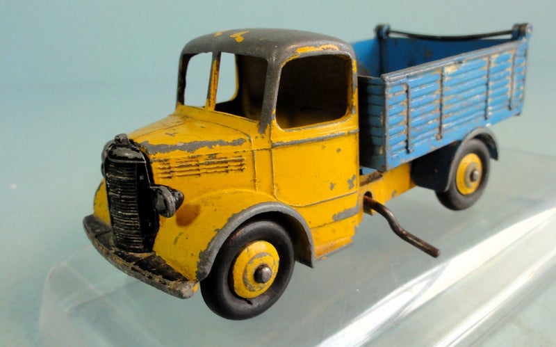 Dinky Toys 25m Bedford Tipper Truck Carousel 1