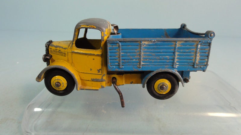 Dinky Toys 25m Bedford Tipper Truck Carousel 2