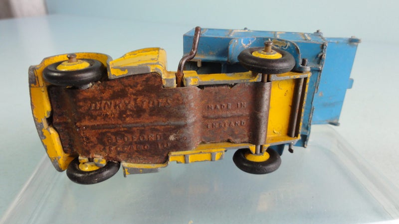 Dinky Toys 25m Bedford Tipper Truck Carousel 9