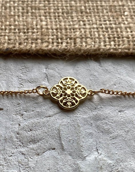 Clover & Sage Gold Minimalist Chain Bracelet Carousel 1