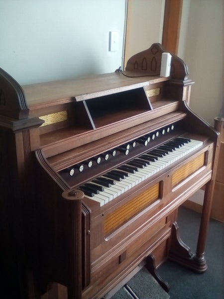 ANTIQUE PUMP ORGAN > "ESTEY ORGAN Co" BRATTLEBORO, VERMONT USA Carousel 2