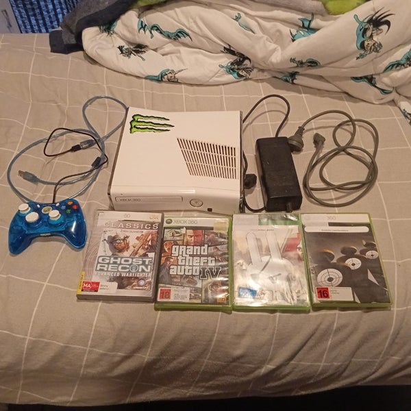 Xbox 360 Slim 320GB (Limited Edition Ice White)+13 Xbox 360 Games and a Sony TV Carousel 1