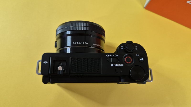 Sony ZV-E10 | with 16-50mm Lens Kit (Black)63616841166851112