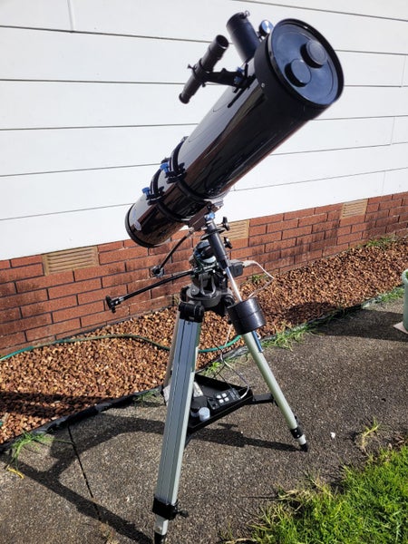 Saxon 1309-EQ2 Velocity Reflector Telescope Carousel 1