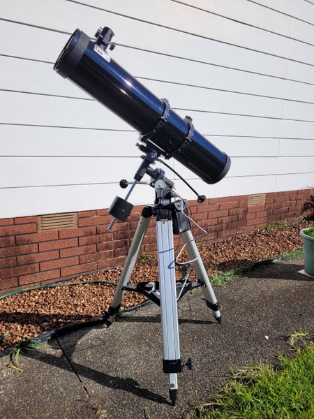 Saxon 1309-EQ2 Velocity Reflector Telescope Carousel 2