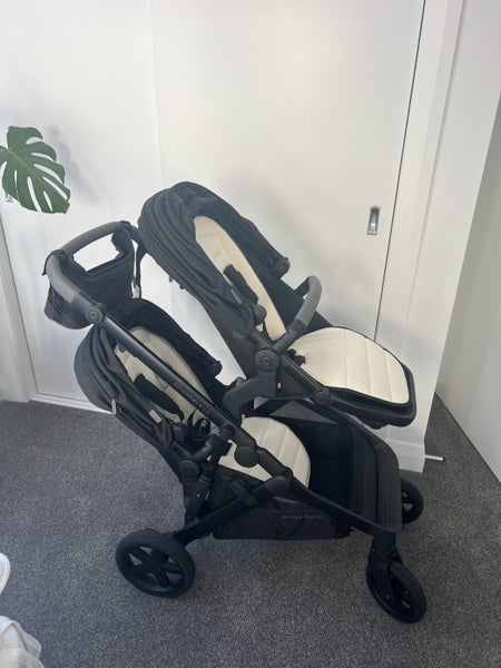Edwards and Co Olive - Double Stroller / Excellent Condition Carousel 11