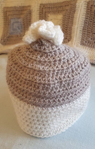 Baby blanket with matching beanie Carousel 2