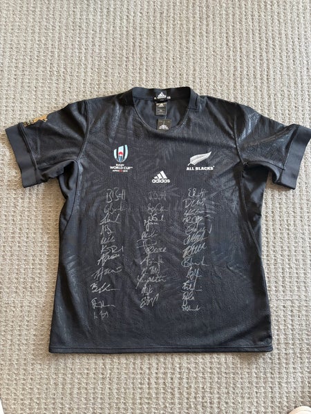 2019 ALL BLACKS RUGBY WORLD CUP SUPPORTERS JERSEY SIGNED BY ENTIRE TEAM63615891635587110