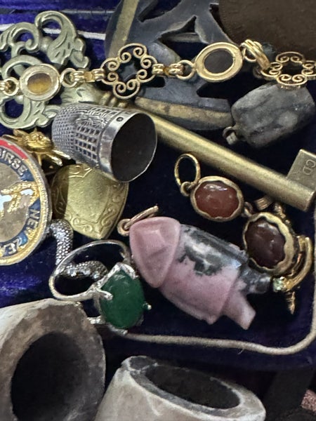 HUGE ESTATE LOT INCLUDING GOLD & SILVER Carousel 2