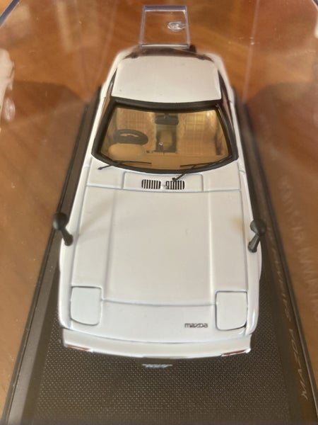 Mazda Savanna RX-7 (1978) – Die-Cast Model Car 1:43 Carousel 2