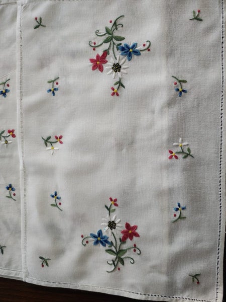 6 embroidered tablemats for craft Carousel 2