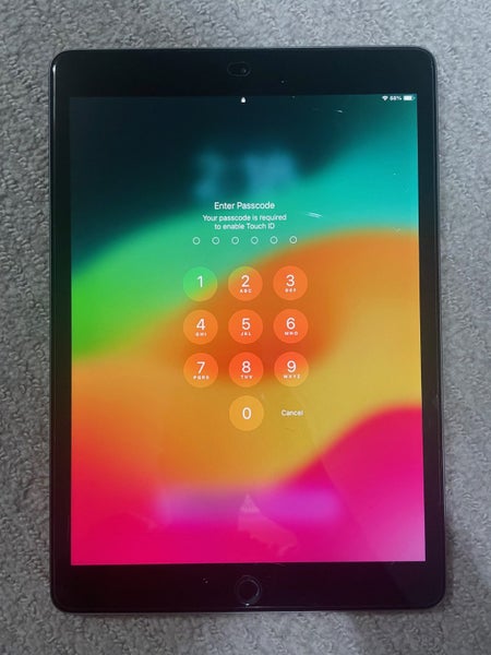 Apple iPad - 8th gen Carousel 1