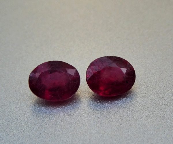 $1RE 1.11CT Buy Now $750 SPLENDID OVAL 100% NATURAL BLOOD RED OVAL RUBY PAIR Carousel 1