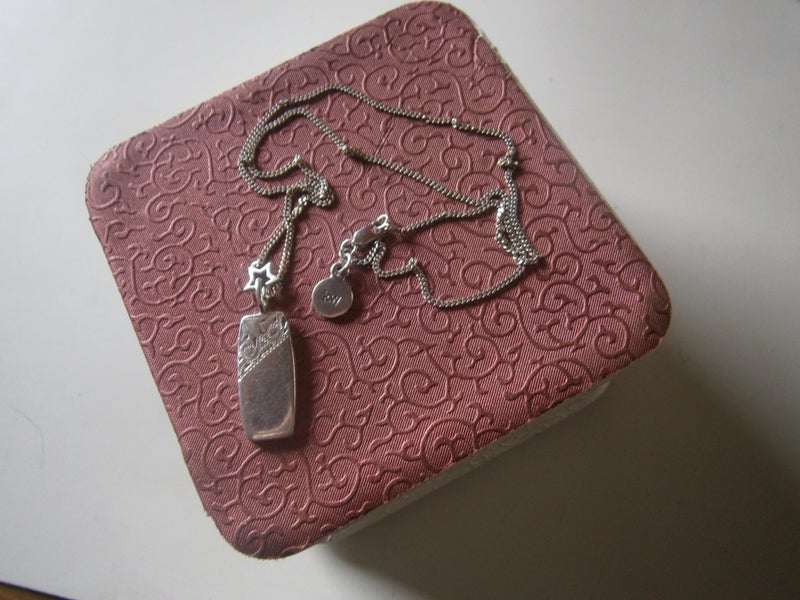 STG.SILV. K.WALKER STAR INGOT PENDANT ON KW CHAIN Carousel 1