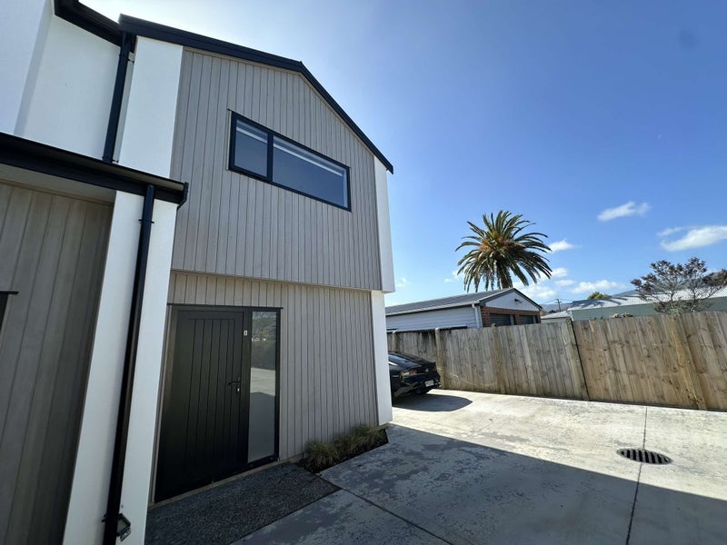 Image 1 of 20