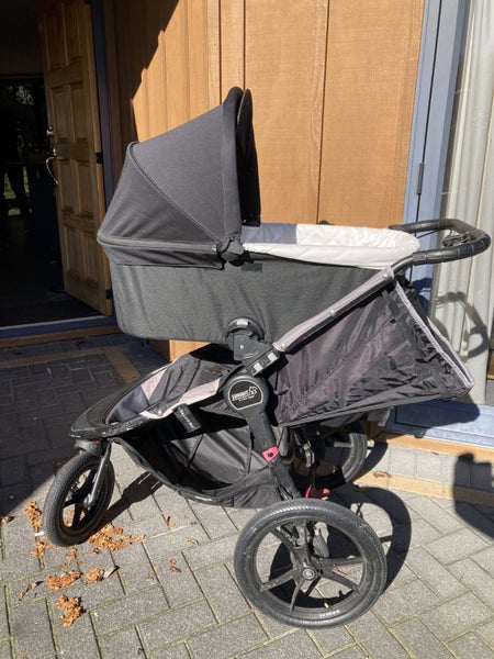 Baby Jogger summit X3 stroller and bassinet Carousel 2